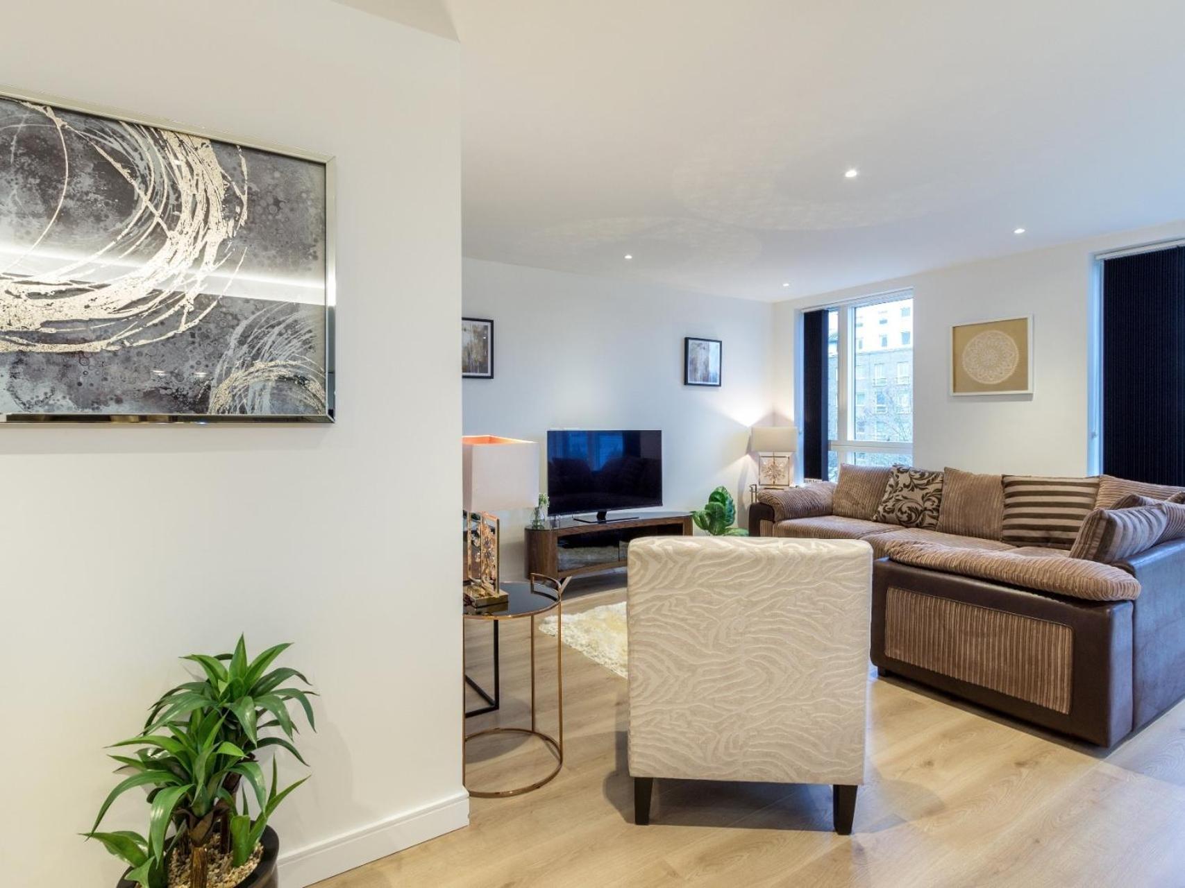 2 Bed Property Close To Heathrow Airport Hounslow Exterior photo