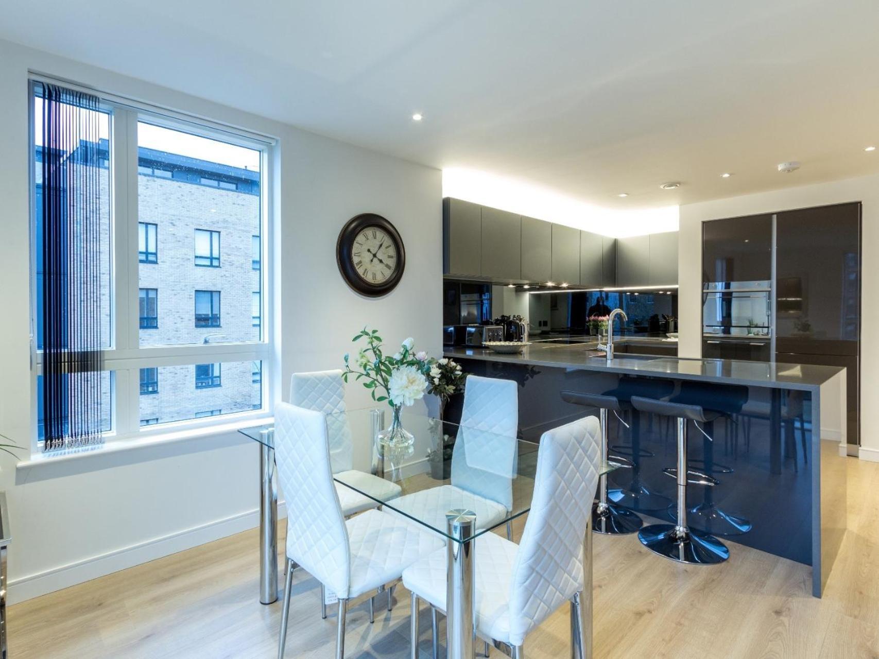 2 Bed Property Close To Heathrow Airport Hounslow Exterior photo