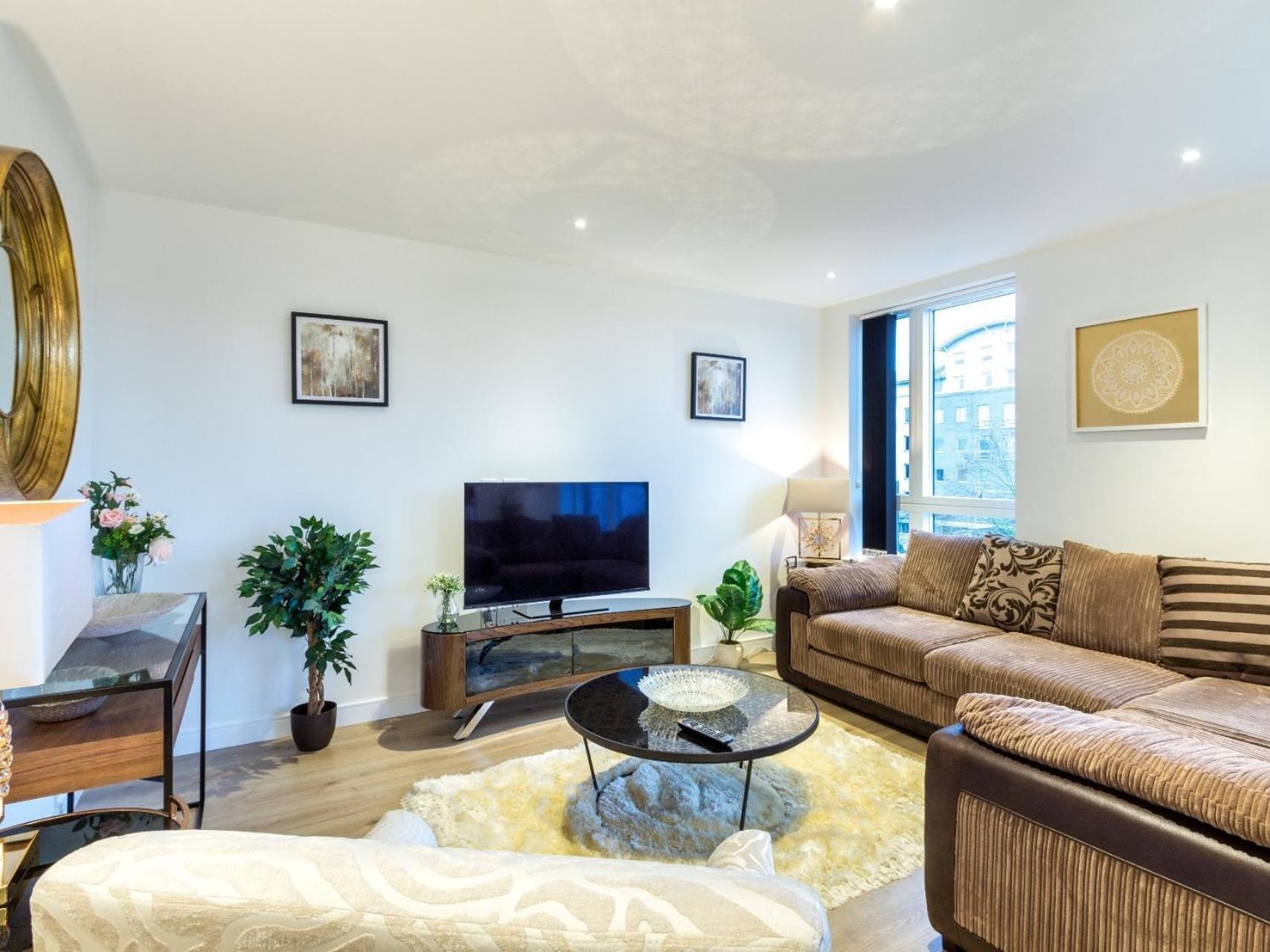 2 Bed Property Close To Heathrow Airport Hounslow Exterior photo